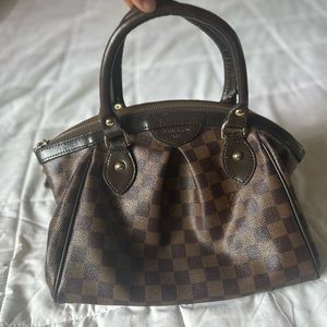 Hello, I am selling a beautiful Louis Vuitton bag, brown and black with a red.
